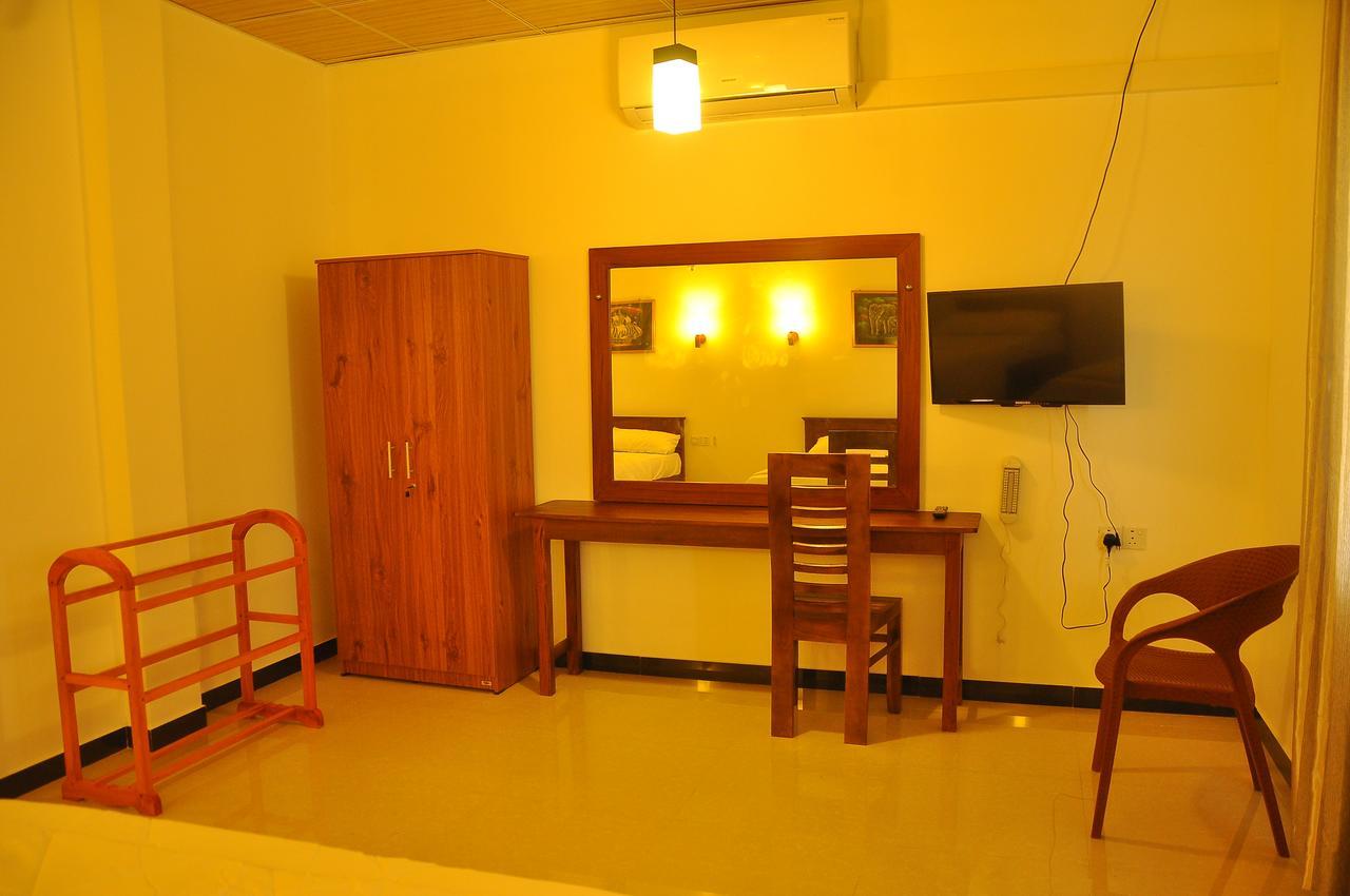 Ritz Gate Kalutara Hotel Bagian luar foto