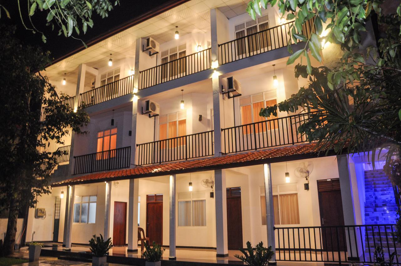 Ritz Gate Kalutara Hotel Bagian luar foto