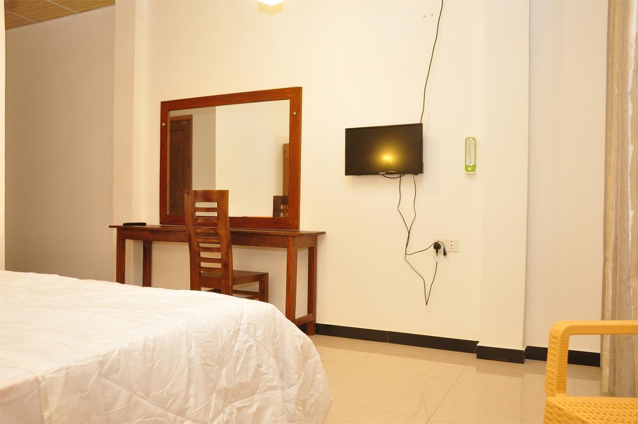 Ritz Gate Kalutara Hotel Bagian luar foto