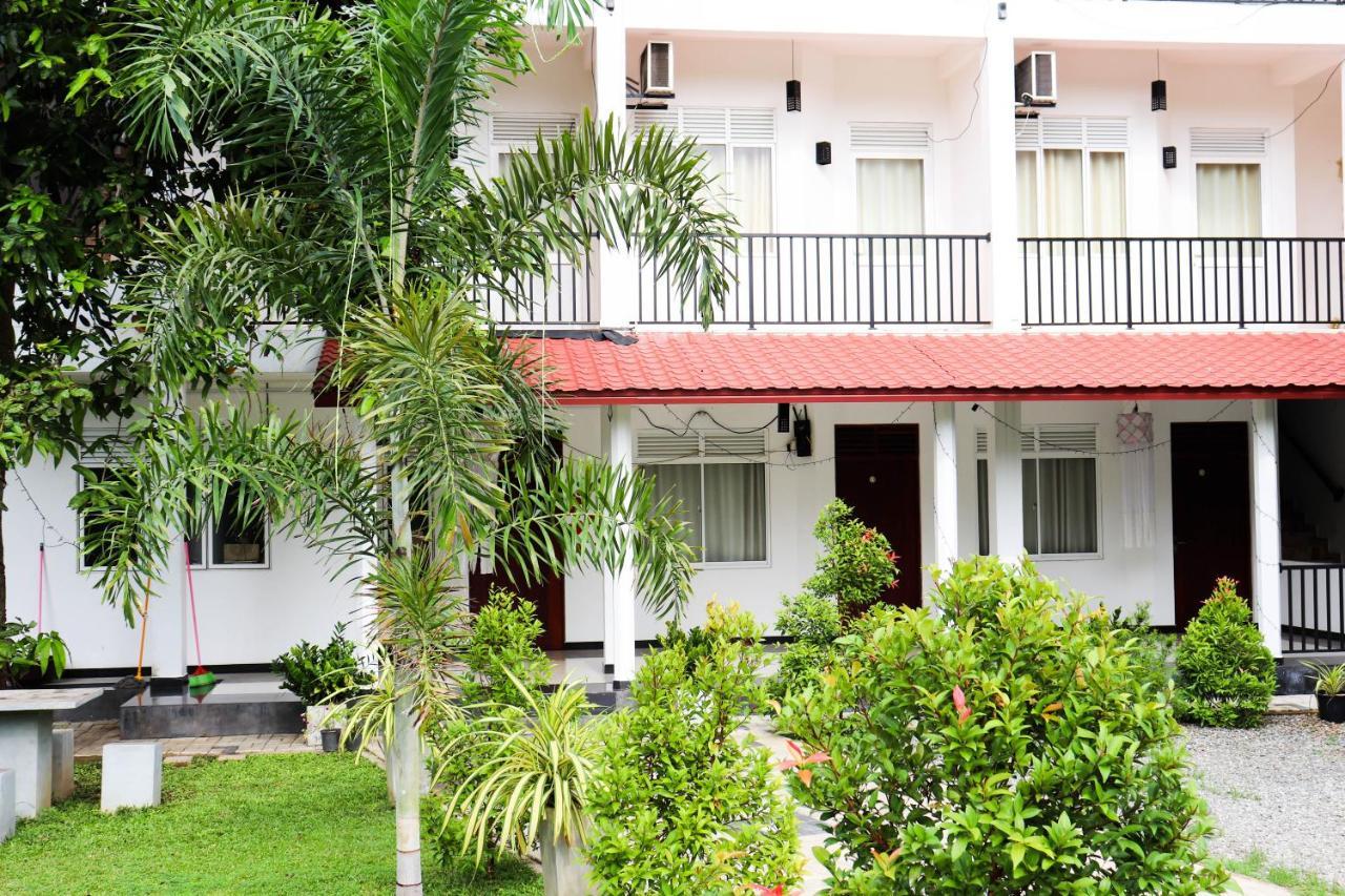 Ritz Gate Kalutara Hotel Bagian luar foto